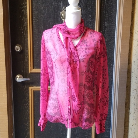 CAbi Tops - Cabi lightweight flowy blouse